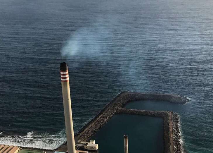 Imagen de archivo de la central eléctrica de Jinámar (Foto TA)